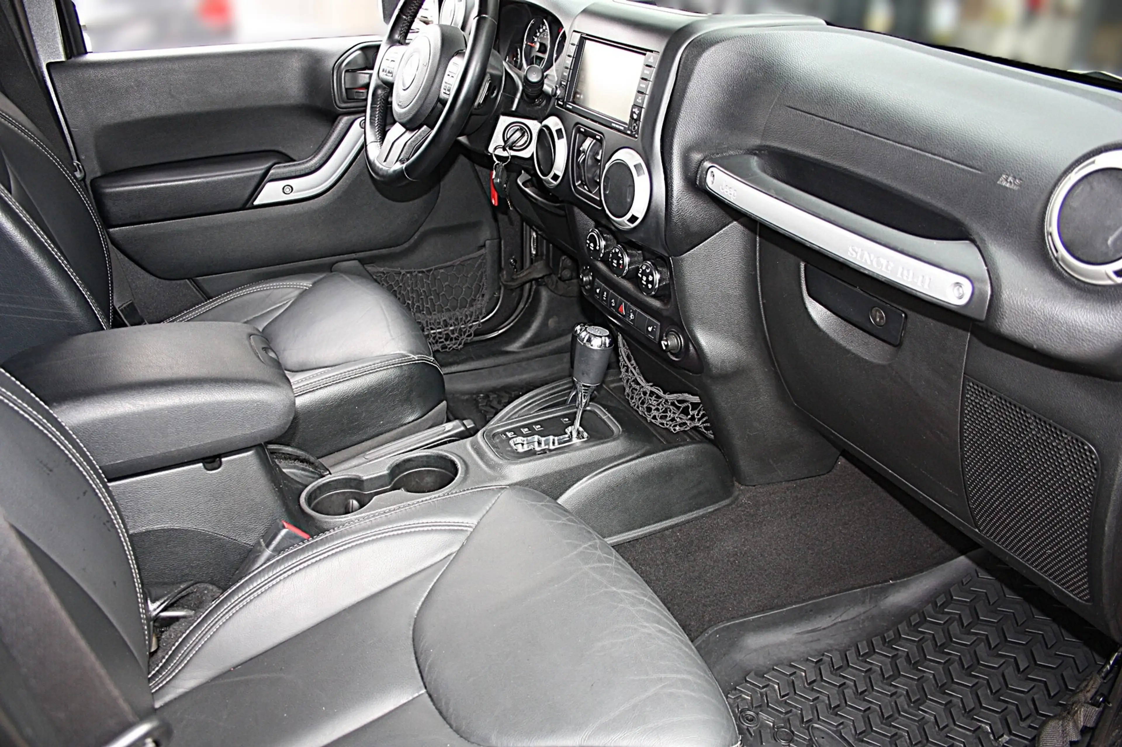 Jeep Wrangler 2.8 SAHARA Auto. Navi/Leder/Ahk/LED — photo 10