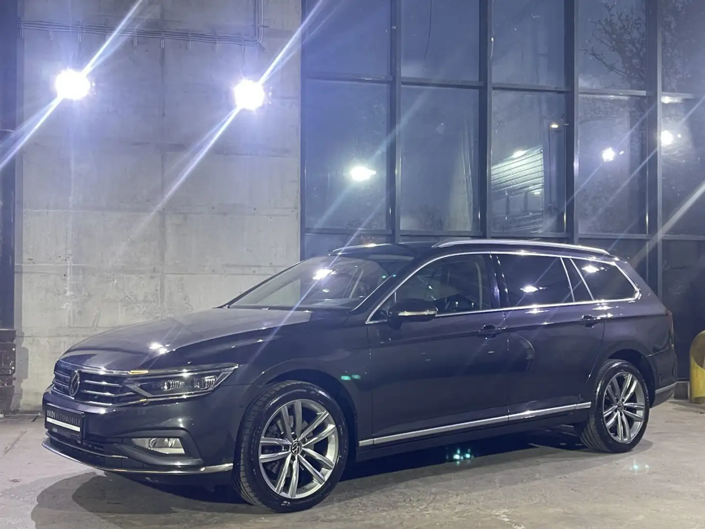 Volkswagen Passat Elegance LED-Matrix Massage Kamera HeadUp Grau - 2