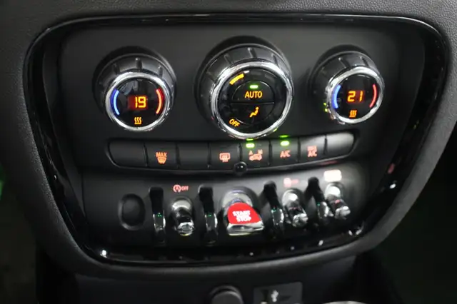 Mini Hatch view 8