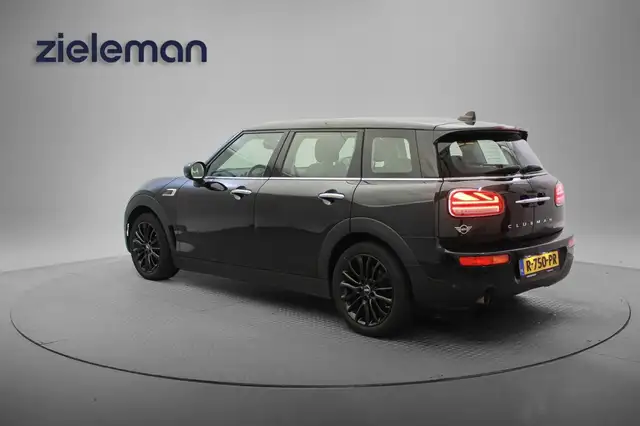 Mini Hatch view 3