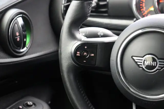 Mini Hatch view 7