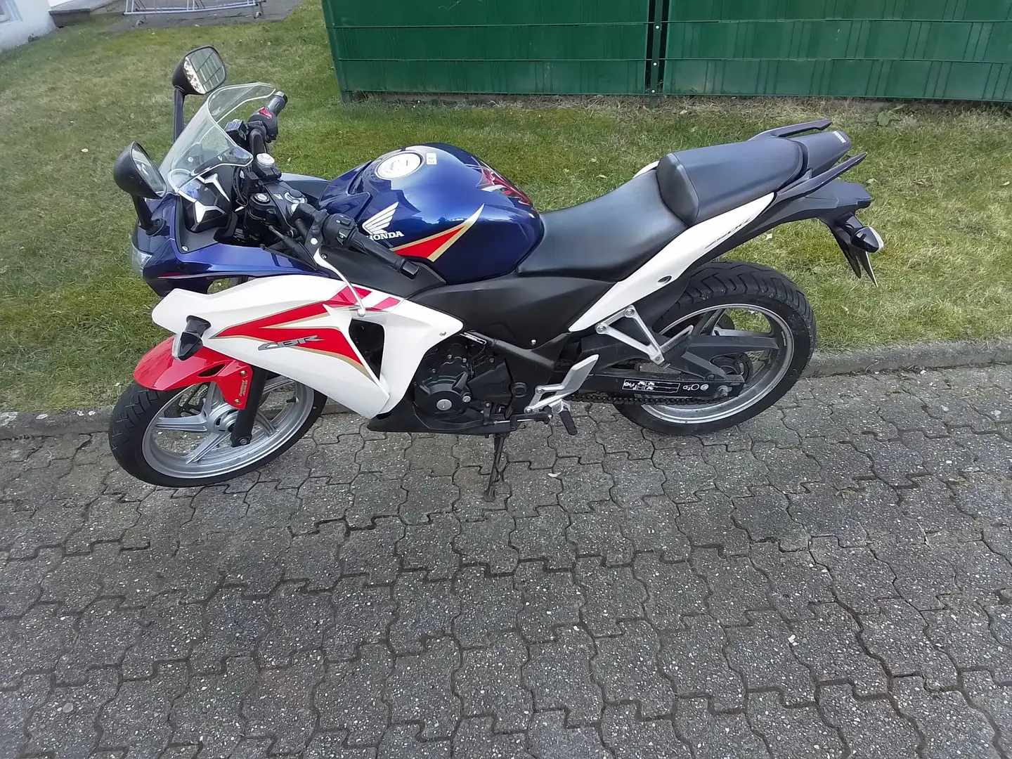 Honda CBR 250 Blauw - 1