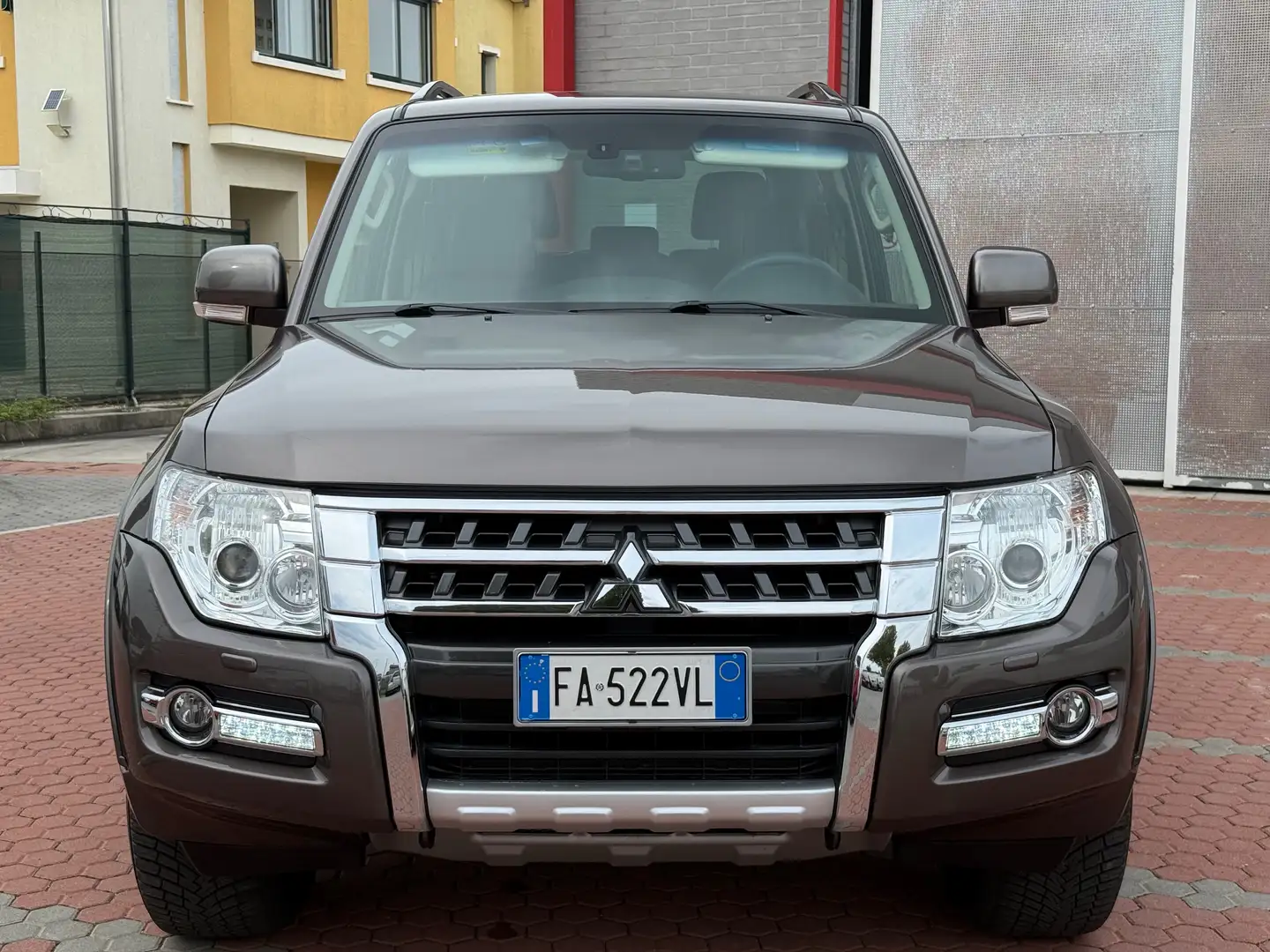 Mitsubishi Pajero Pajero 3.2 cr Instyle 200cv 3p auto Gris - 2