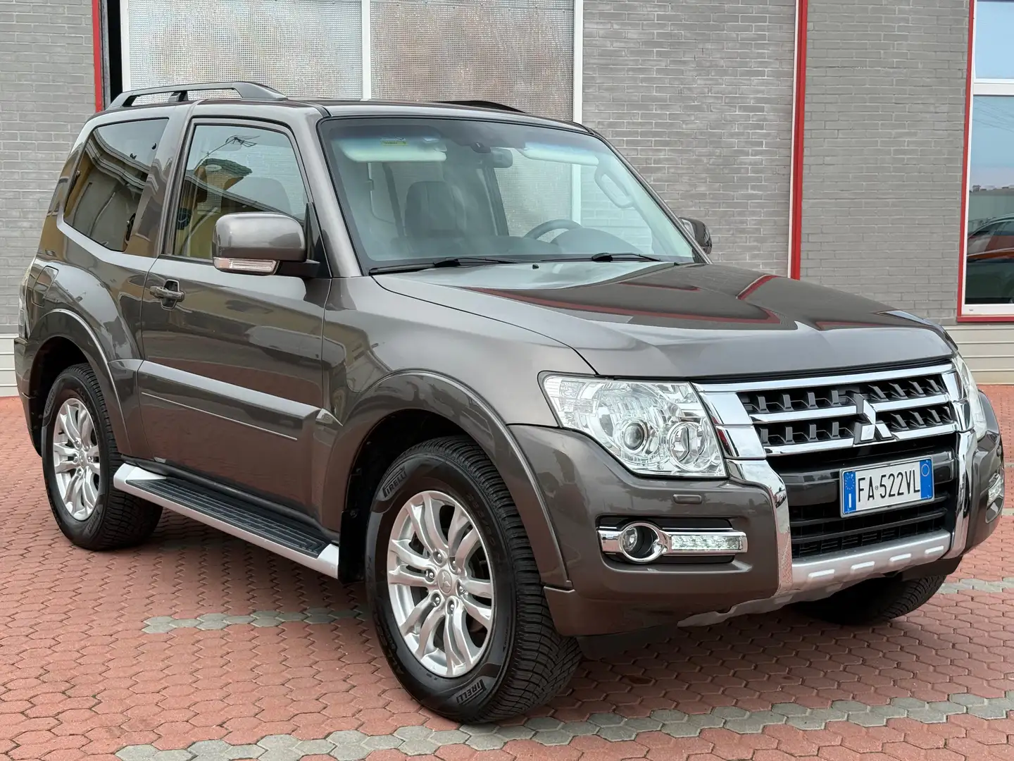 Mitsubishi Pajero Pajero 3.2 cr Instyle 200cv 3p auto Gris - 1