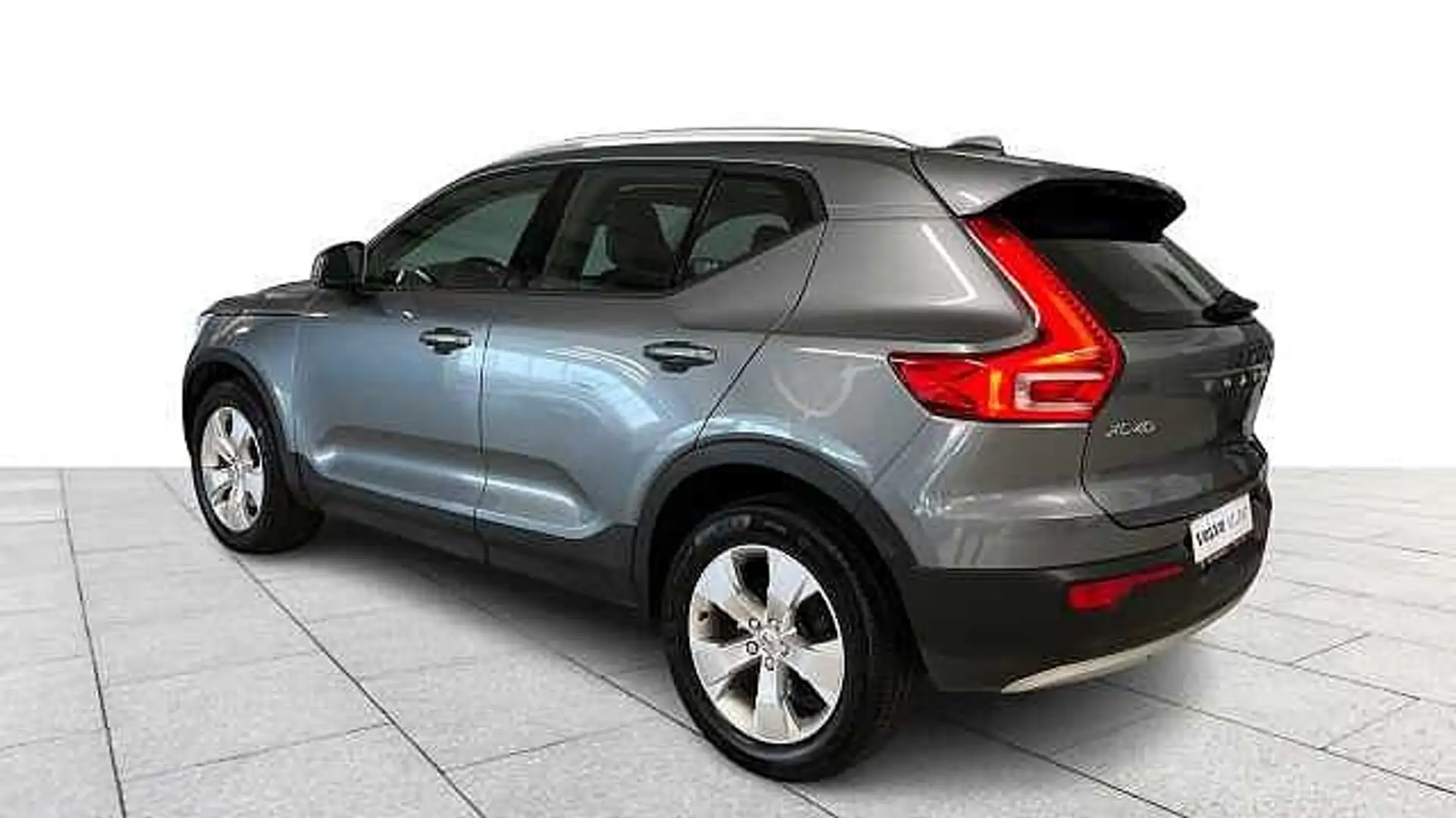 Volvo XC40 XC40 Momentum T4 Geartronic Gris - 2