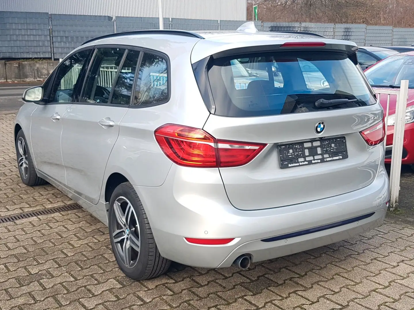 BMW 216 Sport Line 7-sitzer Navi+ HUD Zilver - 2