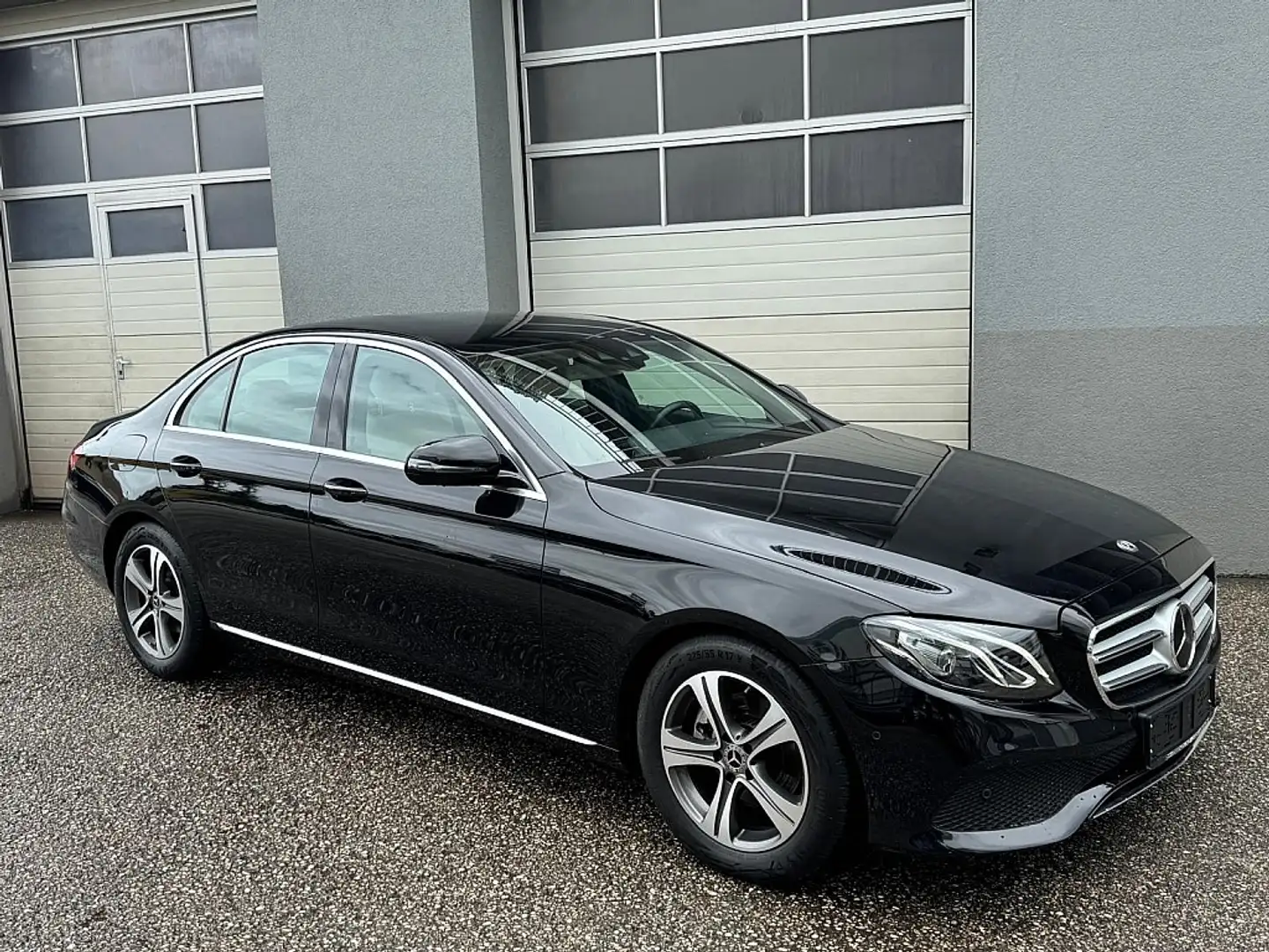 Mercedes-Benz E 200 d Avantgarde Aut. Noir - 2