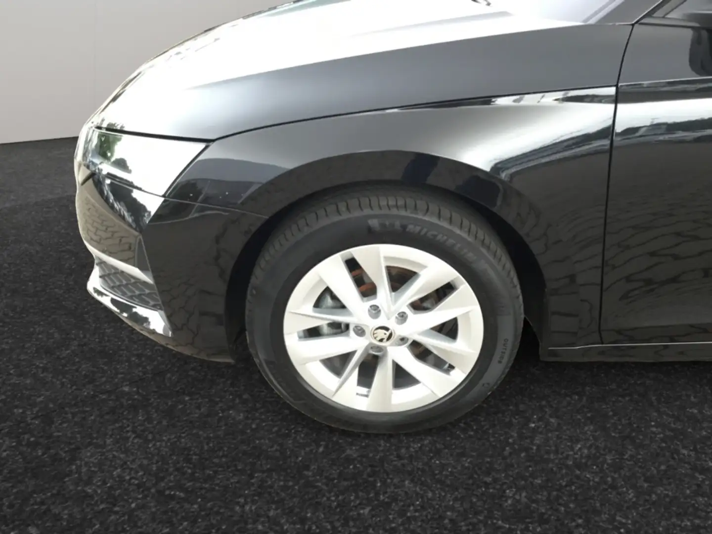 Skoda Octavia 1.5TSI Selection LED AHK SHZ Rear View PDC Frontsc Nero - 1