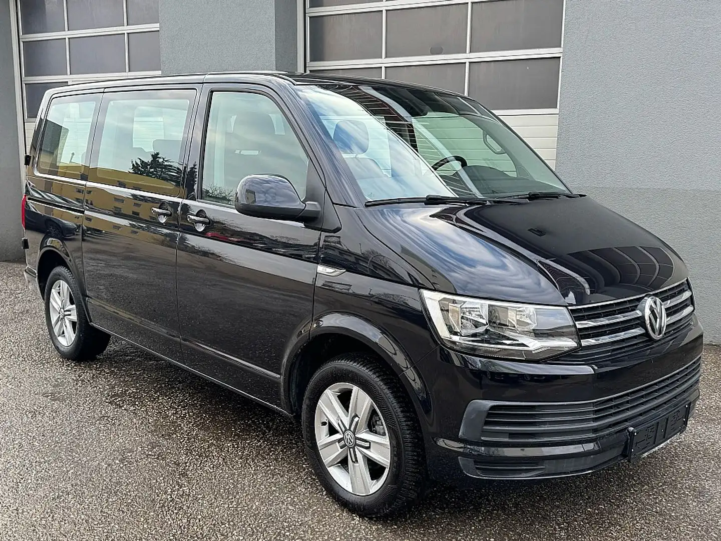 Volkswagen T6 Multivan 2,0 TDI BMT DSG *1. Besitz* Schwarz - 2