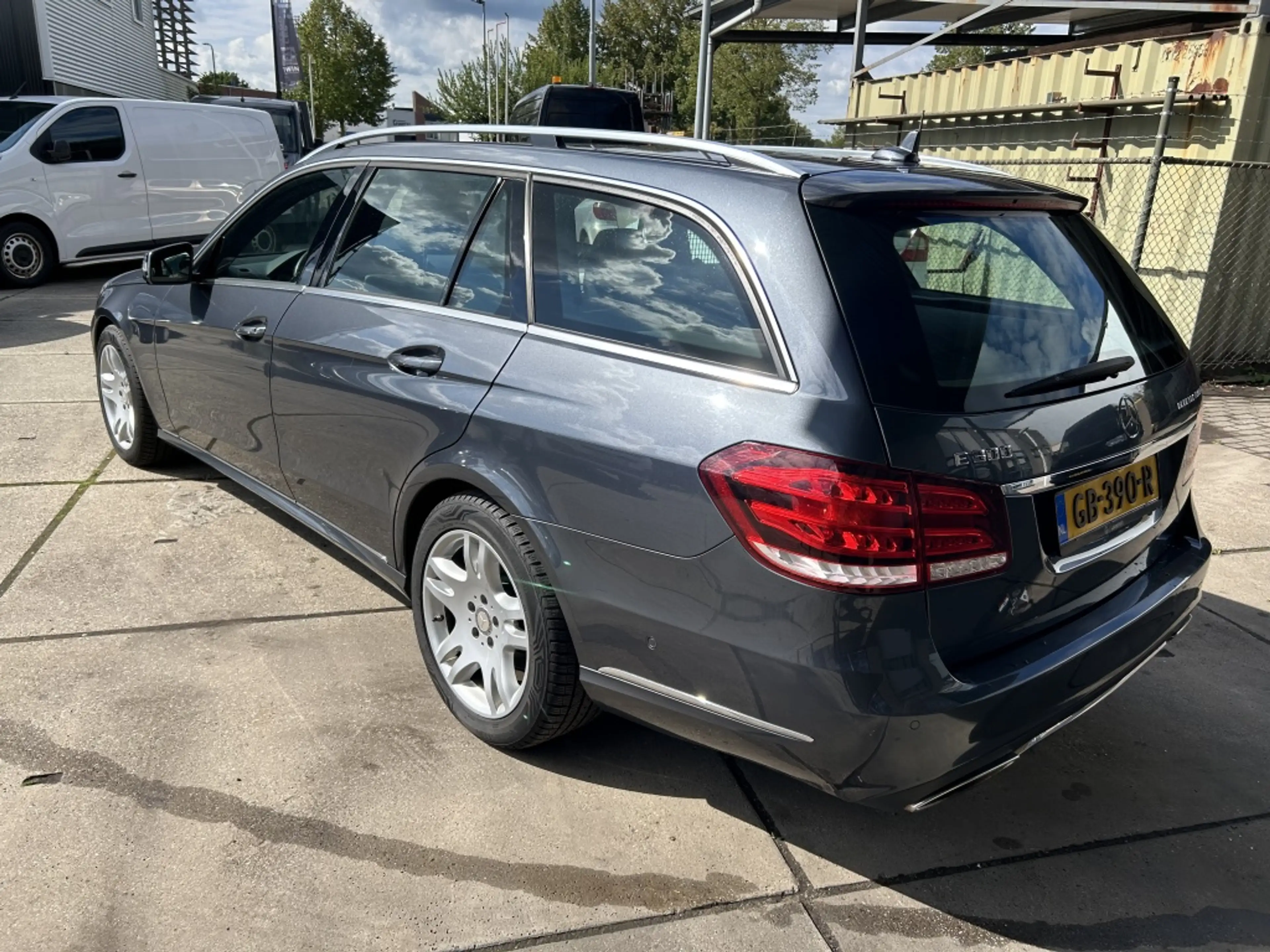 Mercedes-Benz E 300 Estate BT. HY. Lease Ed — photo 8