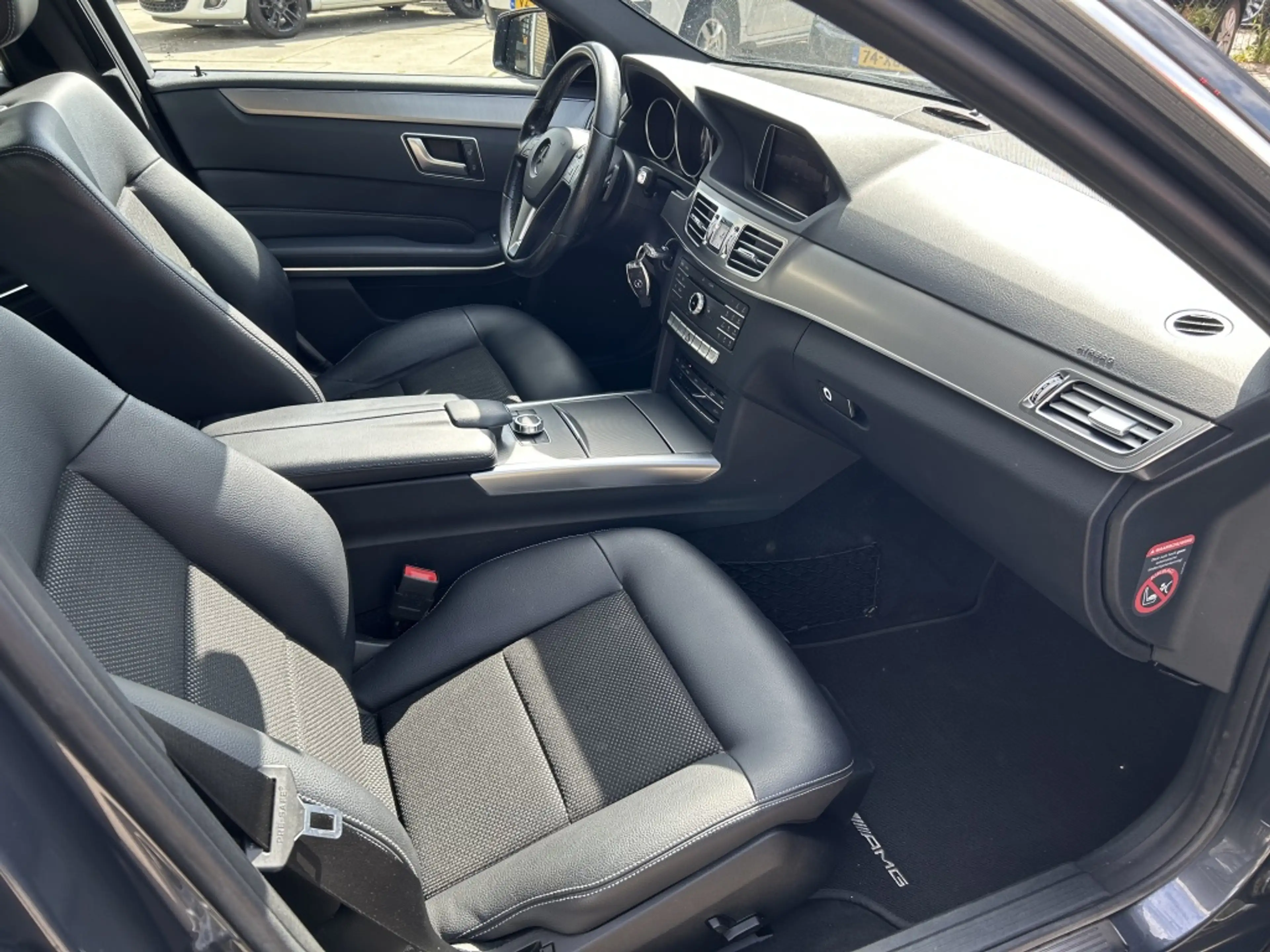 Mercedes-Benz E 300 Estate BT. HY. Lease Ed — photo 4
