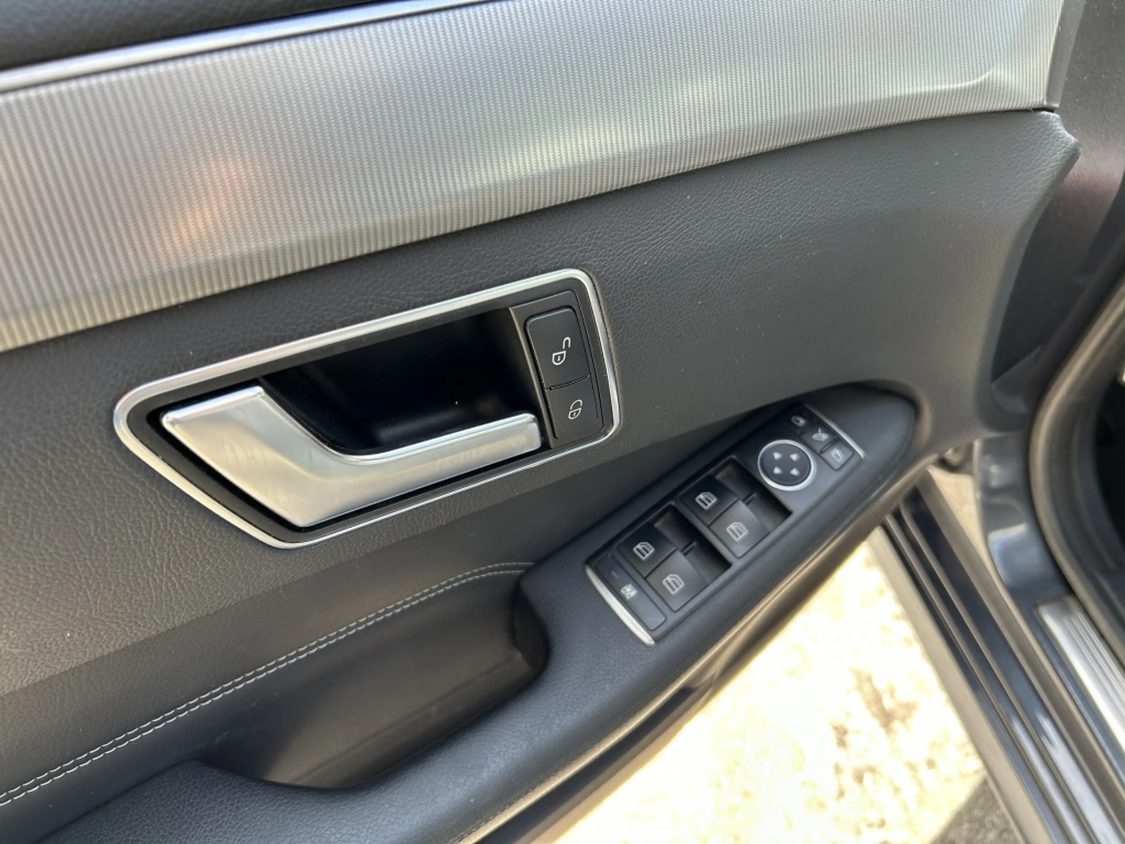 Mercedes-Benz E 300 Estate BT. HY. Lease Ed — photo 10