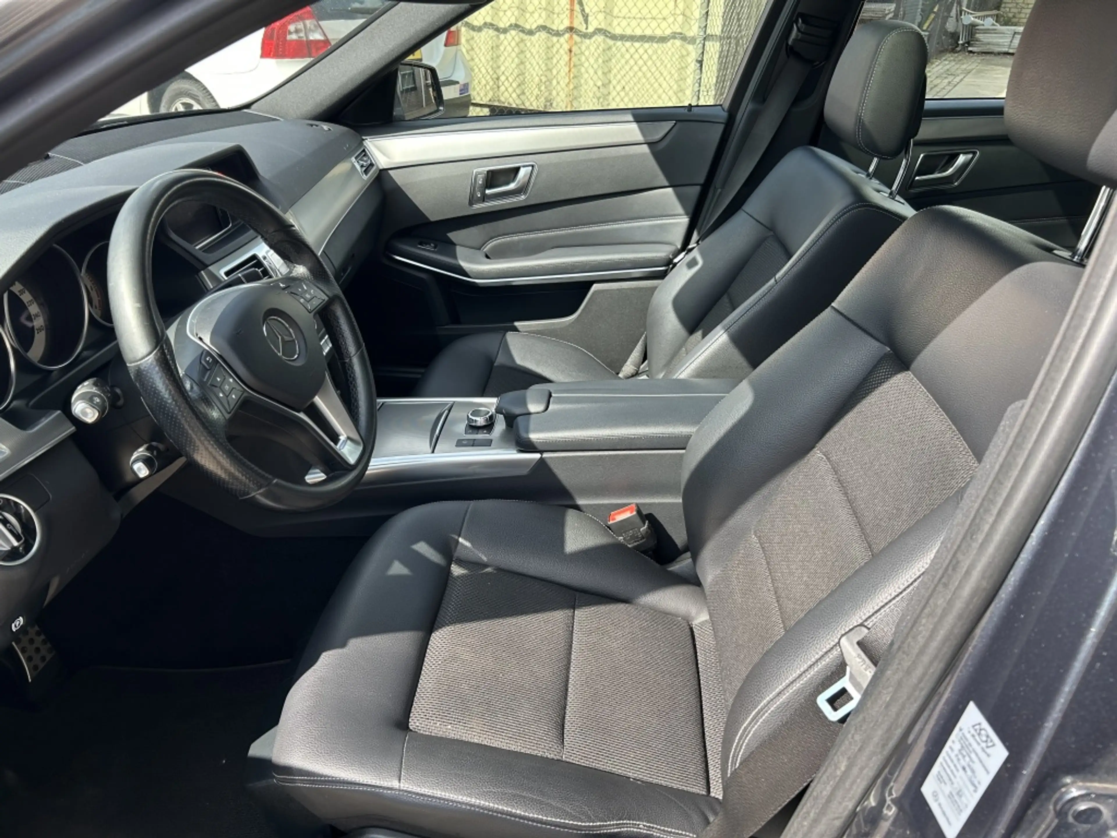 Mercedes-Benz E 300 Estate BT. HY. Lease Ed — photo 11