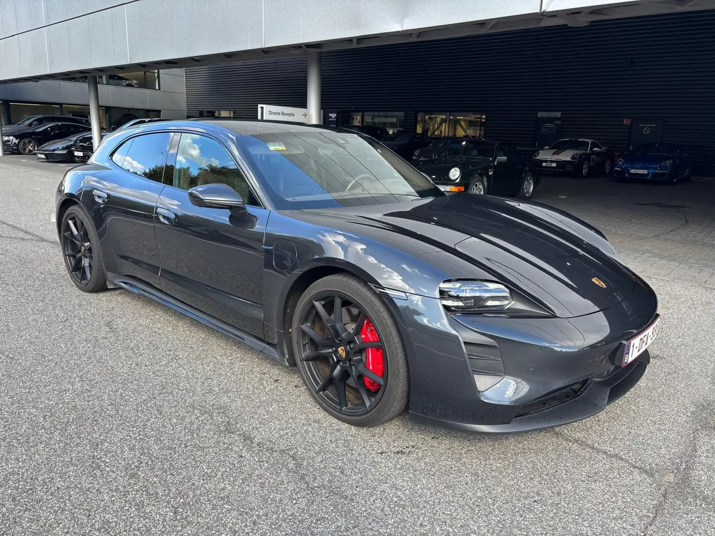 Porsche Taycan GTS Sport Turismo Zwart - 1