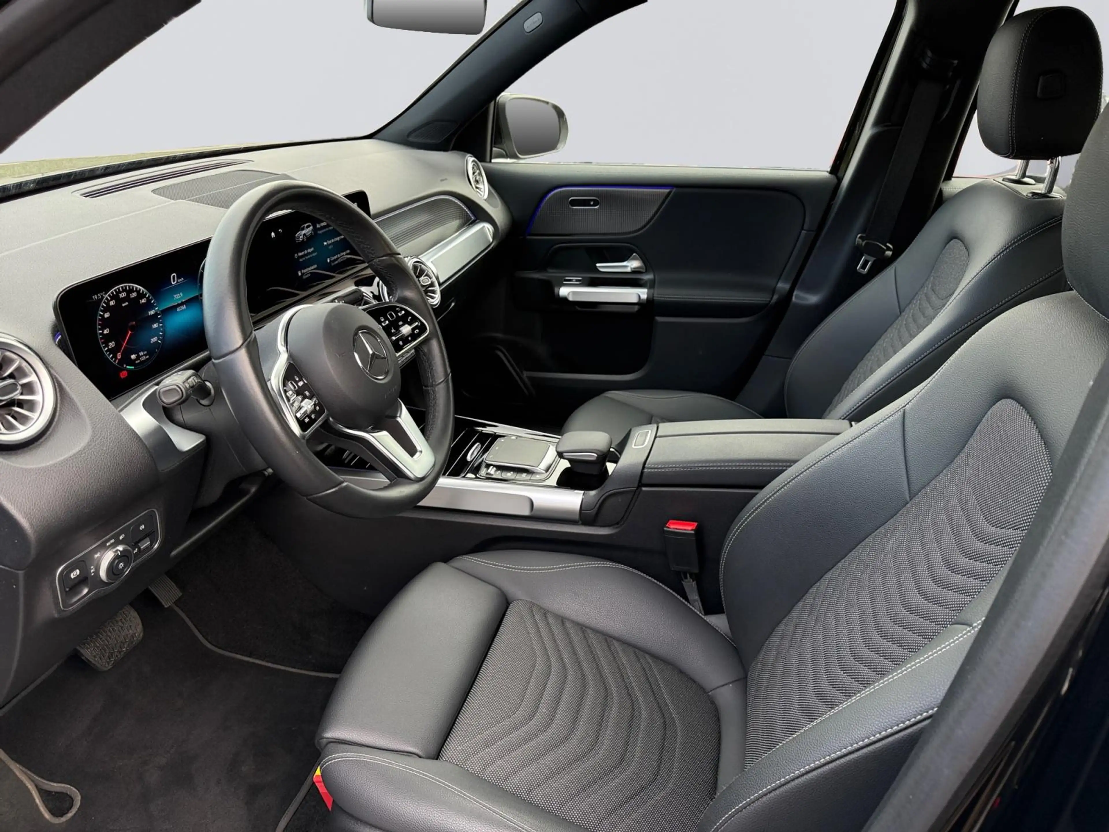 Mercedes-Benz EQB 250 Progressive — photo 8