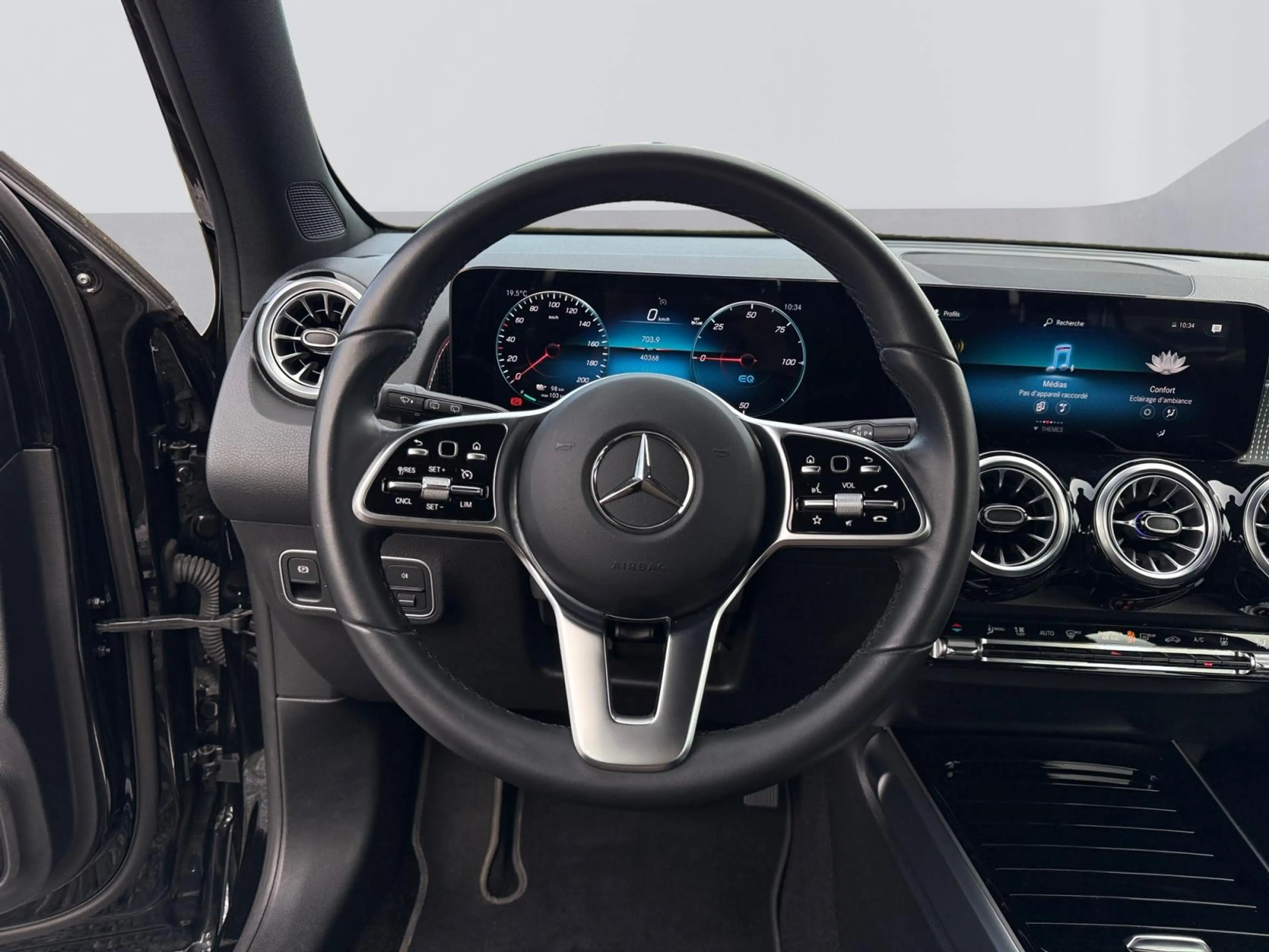 Mercedes-Benz EQB 250 Progressive — photo 11