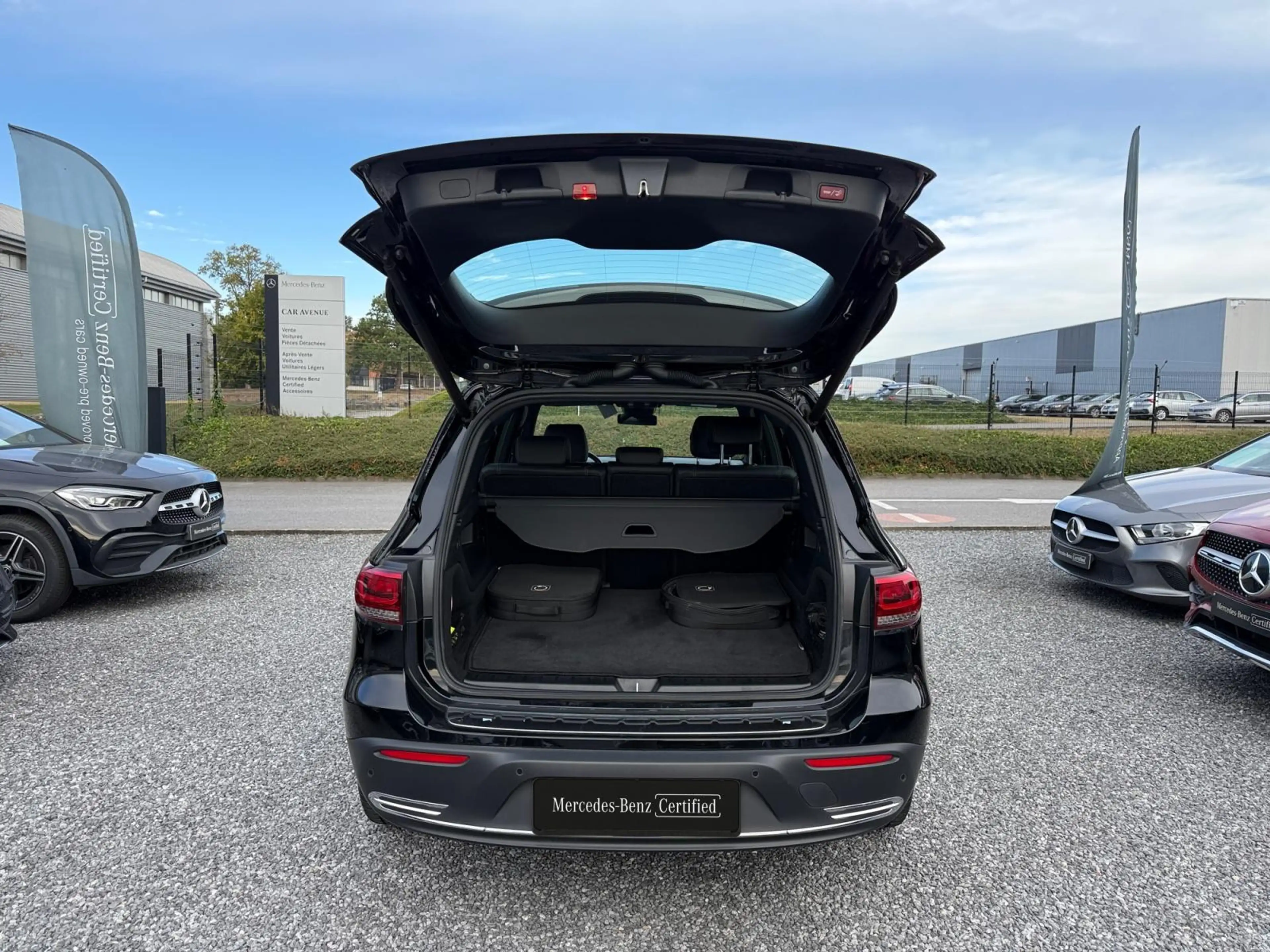 Mercedes-Benz EQB 250 Progressive — photo 15