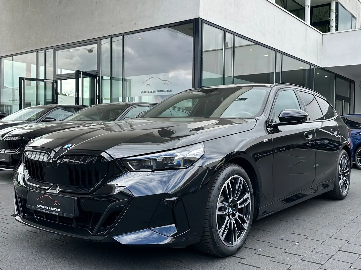 BMW 540 d xDrive Touring M Sport | Standheizung | AHK Schwarz - 1