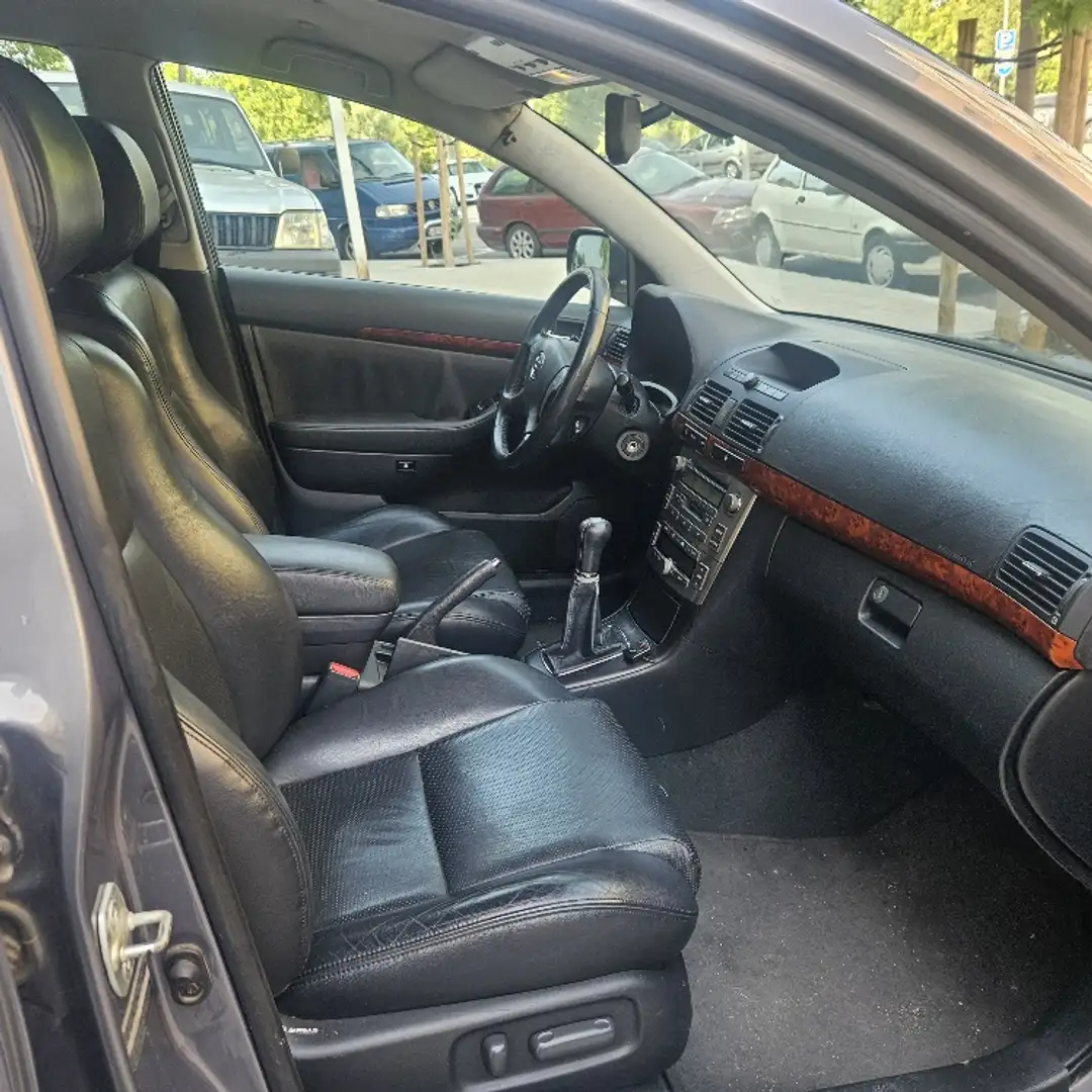 Toyota Avensis 2.0 VVT-i Executive Gris - 2