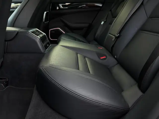 Porsche Panamera view 9