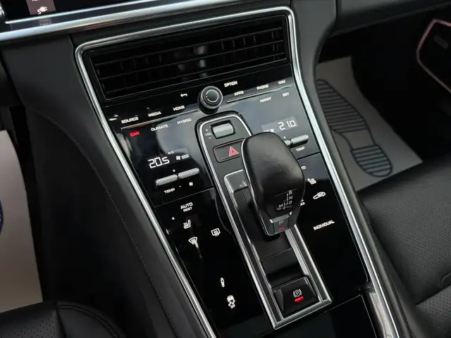 Porsche Panamera view 10