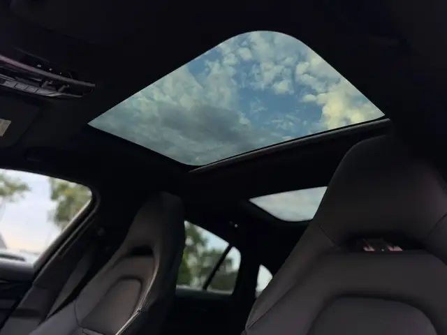 Porsche Panamera view 11