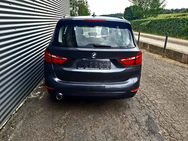 BMW 2 Series view 4