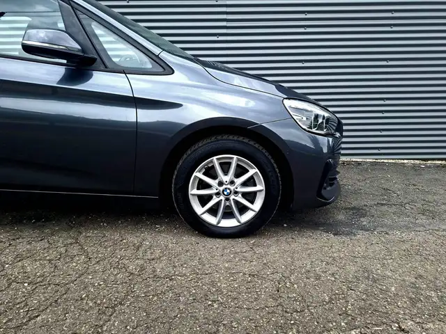 BMW 2 Series view 3