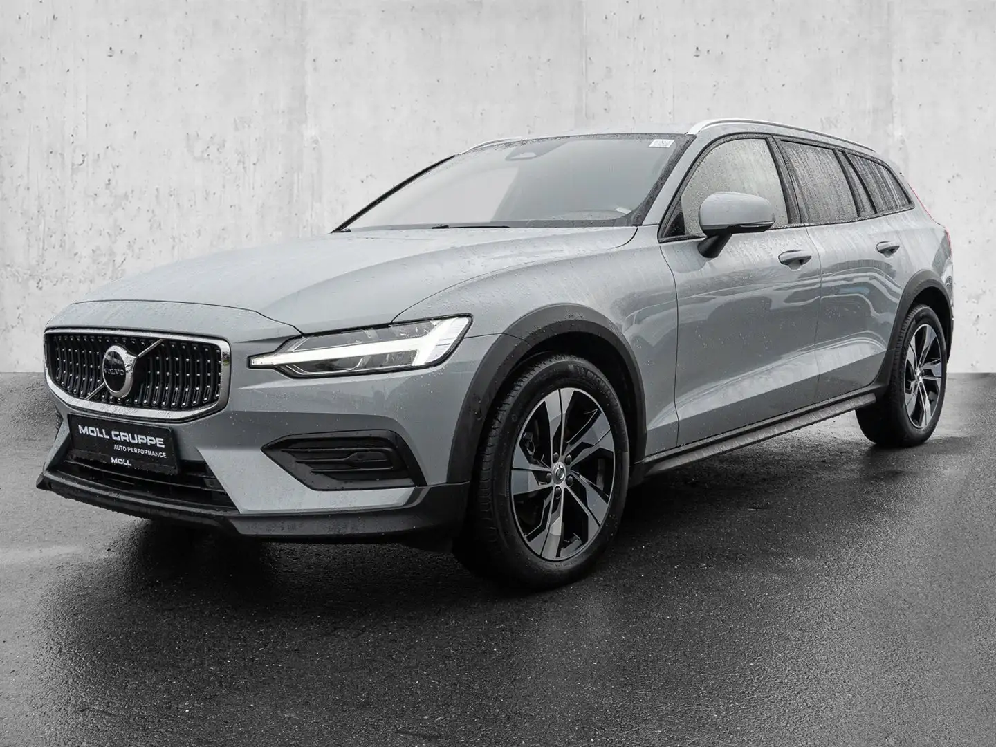 Volvo V60 Cross Country B4 AWD Plus LED Grau - 2