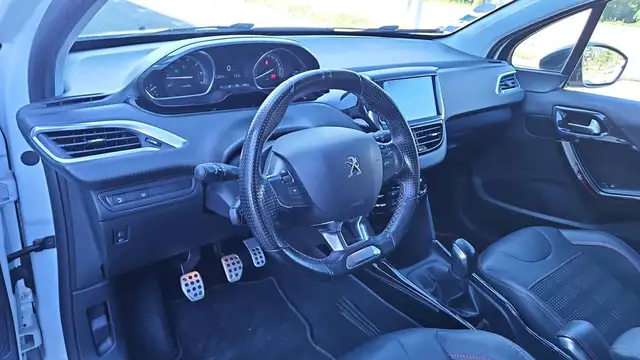 Peugeot 2008 view 8