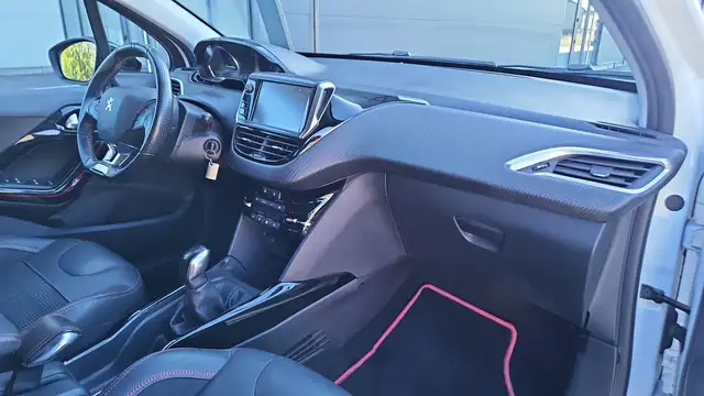 Peugeot 2008 view 10