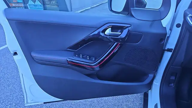 Peugeot 2008 view 7