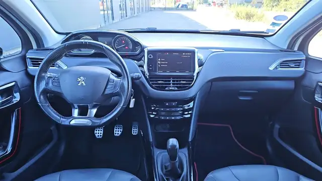 Peugeot 2008 view 11