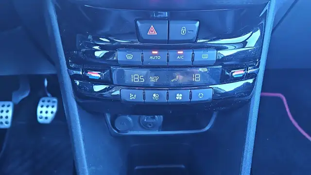 Peugeot 2008 view 13