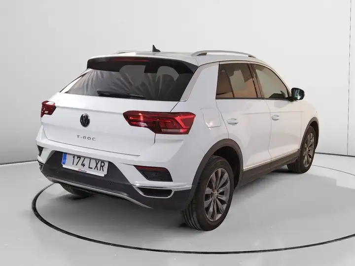 Volkswagen T-Roc 2022, foto 2