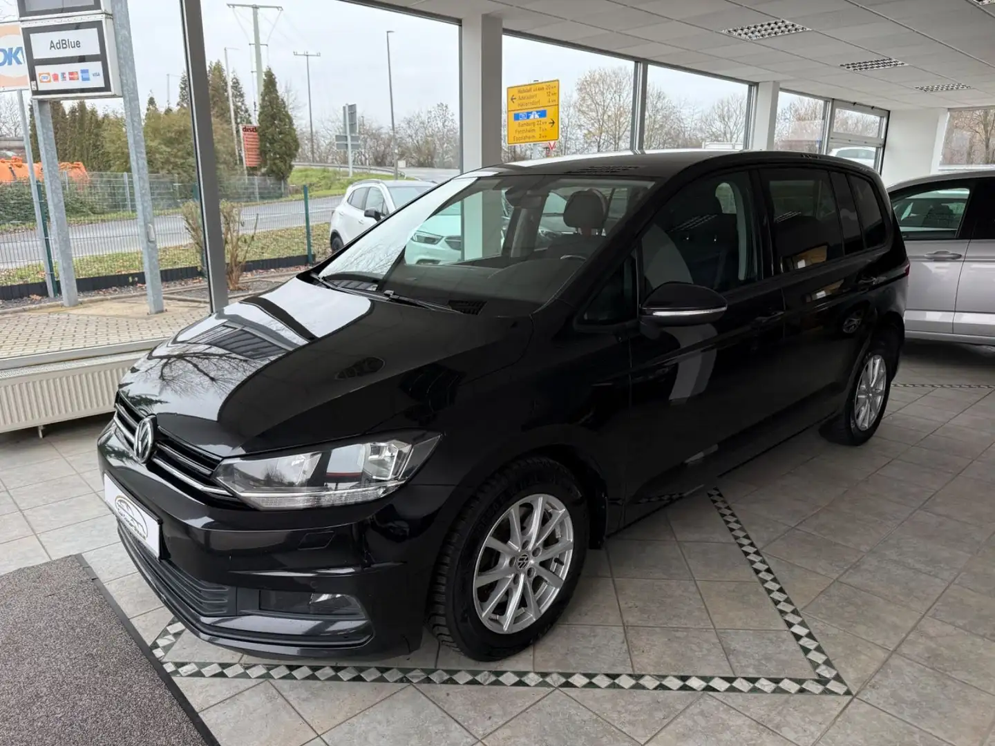 Volkswagen Touran 2.0 TDI SCR DSG 1.HAND HU NEU! Schwarz - 1