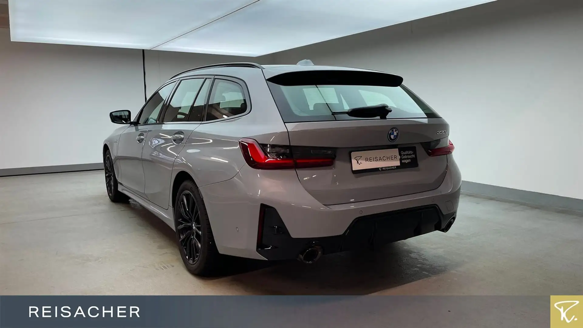 BMW 330 e A Tou M-Sport PRO,Pano,AHK,LCProf,360 Grau - 2