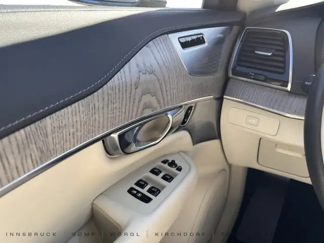 Volvo XC90 B5 AWD Mild Hybrid Ultimate Bright Ansicht 13