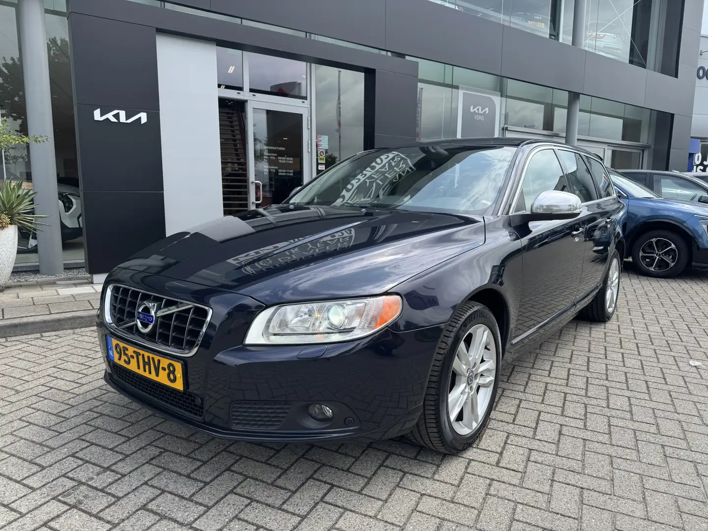 Volvo V70 1.6 T4 Momentum Climate Control | Leder | Cruise C Bleu - 1