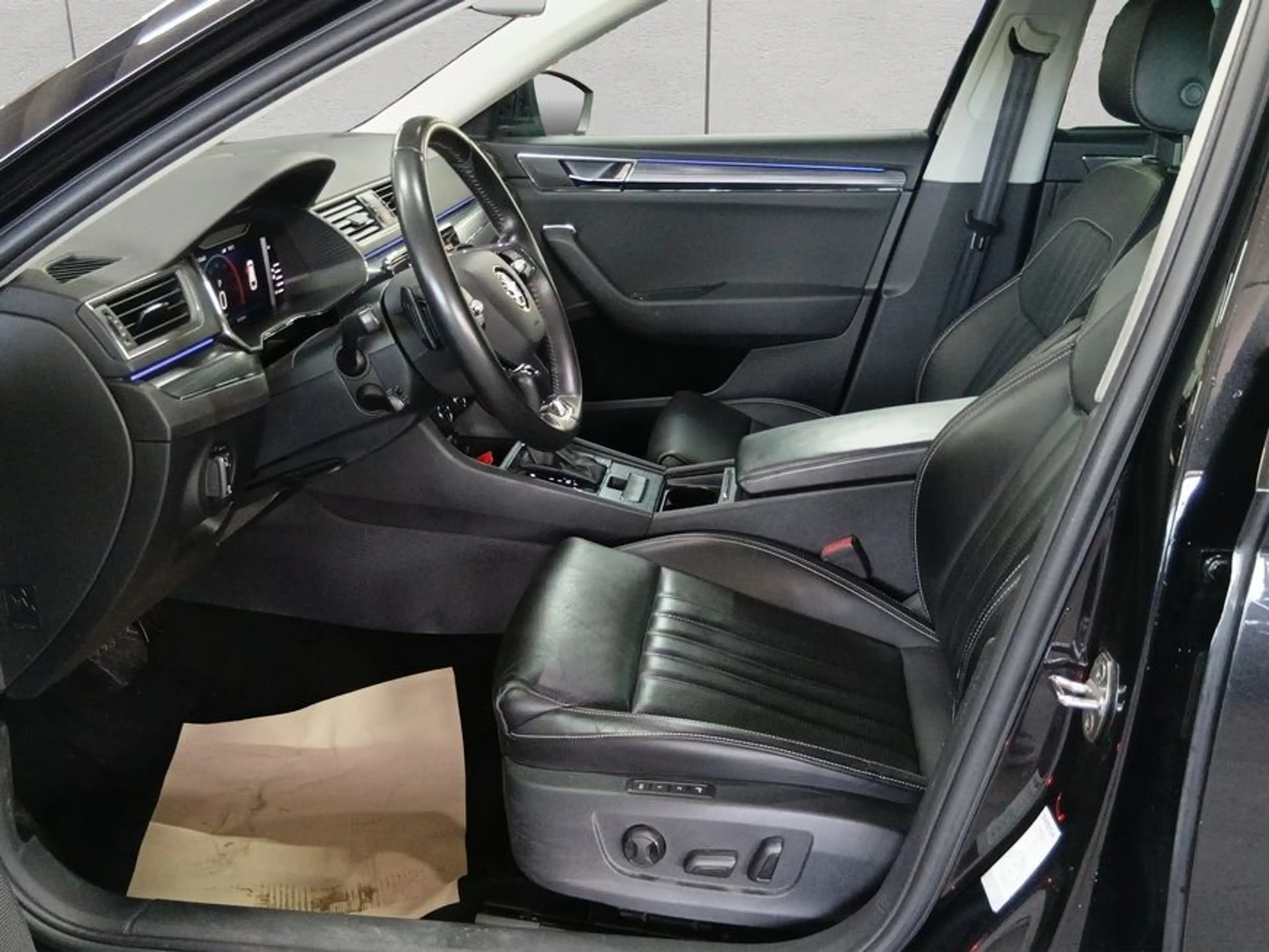 Skoda Superb Combi 2.0 TDI 4x4 DSG Style — photo 10