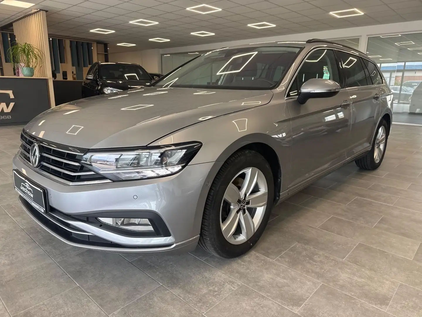 Volkswagen Passat Variant 2.0 TDI Business el Sitze/Heckkl. Plateado - 1