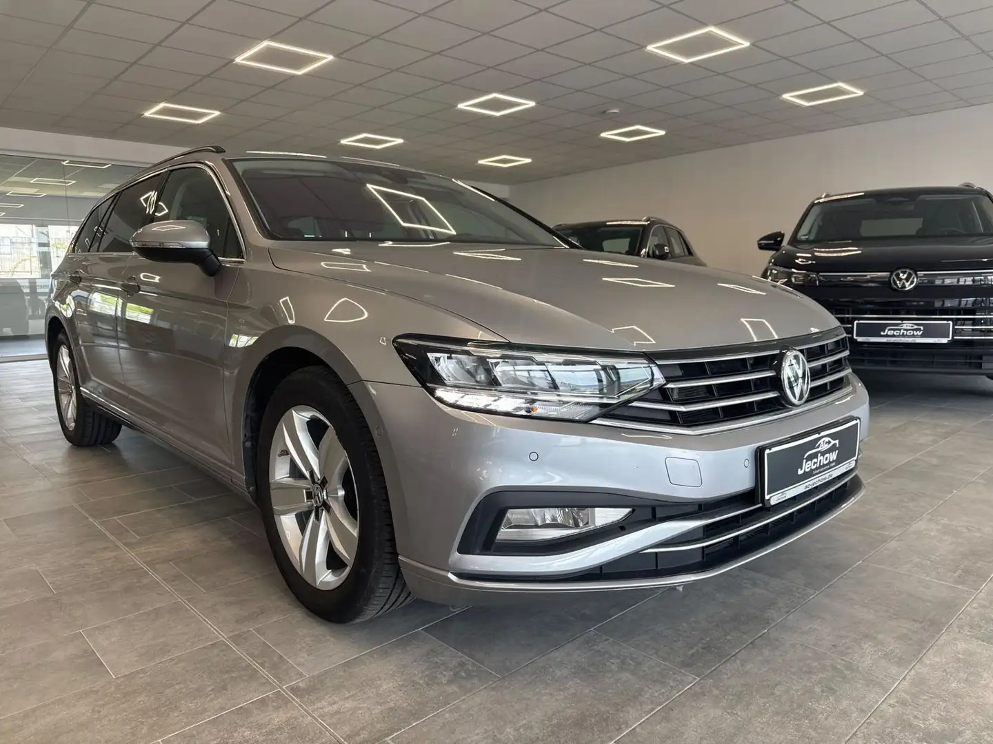 Volkswagen Passat Variant 2.0 TDI Business el Sitze/Heckkl. Plateado - 2