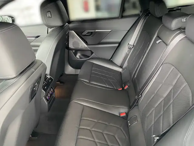 BMW M view 11