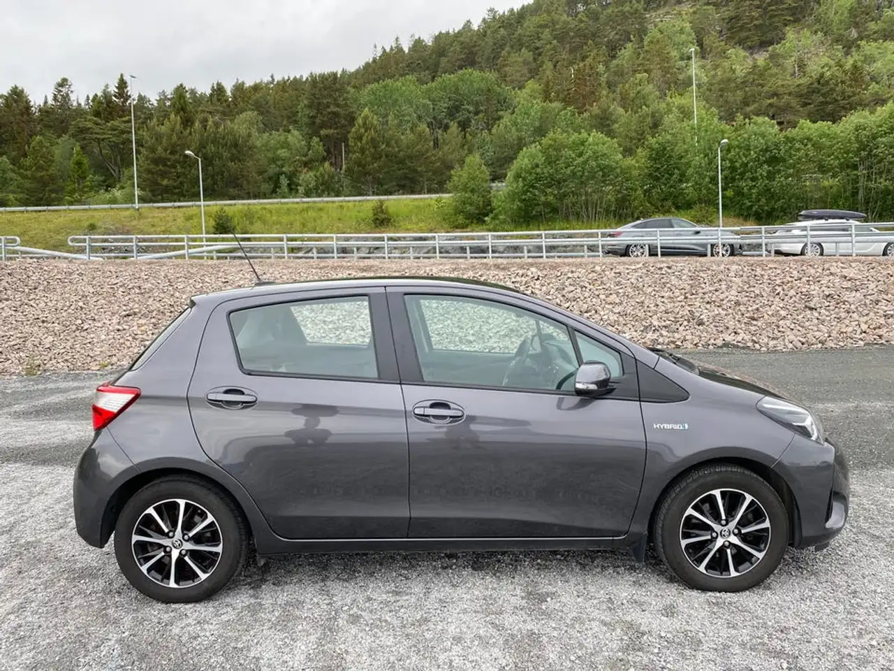 Toyota Yaris Yaris — photo 2