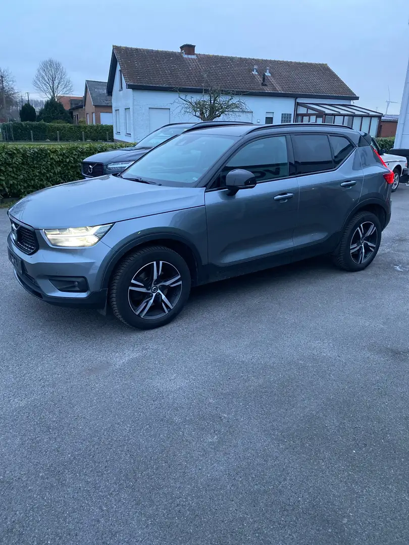 Volvo XC40 T4 Geartronic R-Design Gris - 1