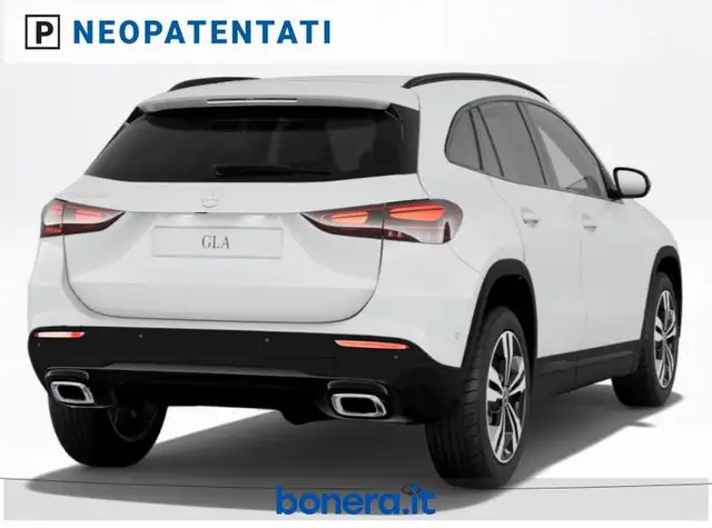 Mercedes-Benz Gla view 4