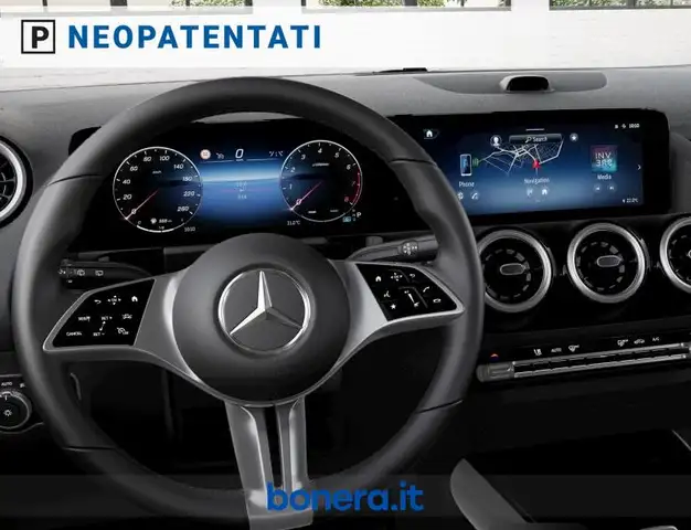 Mercedes-Benz Gla view 5