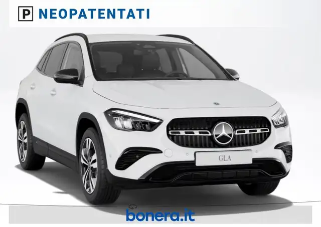 Mercedes-Benz Gla view 2