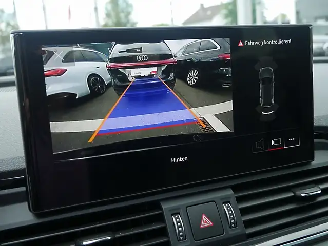 Audi Q5 view 9