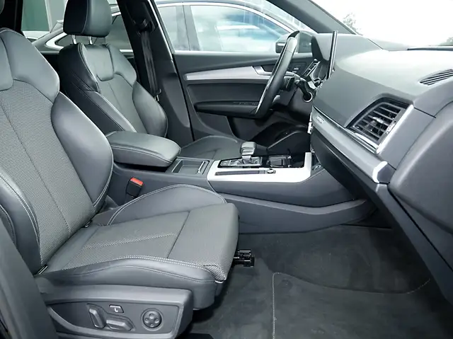 Audi Q5 view 6